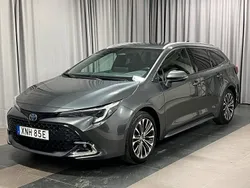 Mörkgrå Begagnad 2023 Toyota Corolla Style Kombi | 279 900 kr (Bra pris)