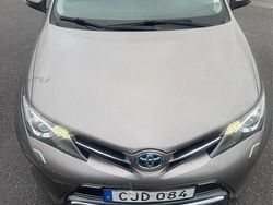 Brun Begagnad 2014 Toyota Auris Hybrid Edition Halvkombi | 129 900 kr (Bra pris)