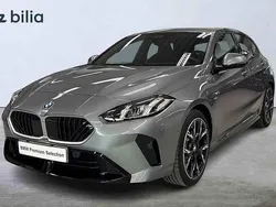 Grå Begagnad 2025 BMW 120 Shadowline Halvkombi | 419 900 kr (Dyr)