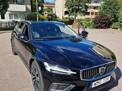 Svart Begagnad 2023 Volvo V60 Kombi | 380 000 kr (Marknadspris)