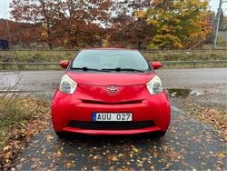 Röd Begagnad 2009 Toyota iQ Halvkombi | 35 000 kr (Marknadspris)