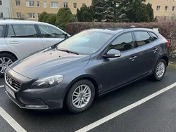 Grå Begagnad 2014 Volvo V40 Kinetic Kombi | 105 000 kr (Marknadspris)