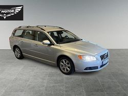 Ljusgrå Begagnad 2011 Volvo V70 Momentum Kombi | 54 900 kr (Marknadspris)