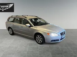Ljusgrå Begagnad 2011 Volvo V70 Momentum Kombi | 54 900 kr (Marknadspris)