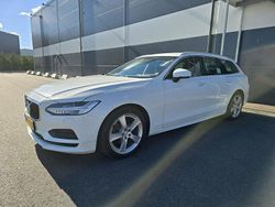 Vit Begagnad 2020 Volvo V90 Momentum Kombi | 139 000 kr (Dyr)
