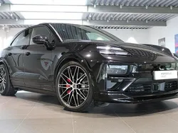 Svart Ny 2024 Porsche Macan Turbo SUV | 1 195 000 kr (Bra pris)