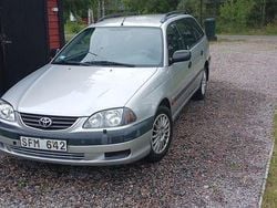 Begagnad 2001 Toyota Avensis Kombi | 15 000 kr (Marknadspris)
