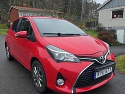 Röd Begagnad 2015 Toyota Yaris Halvkombi | 99 900 kr (Bra pris)
