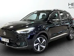 Svart (black) Begagnad 2022 MG ZS Luxury Sedan | 254 900 kr (Bra pris)