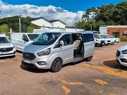 Grå Begagnad 2018 Ford Tourneo Custom Minibuss | 388 000 kr (Marknadspris)