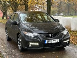 Svart Begagnad 2014 Honda Civic Sport Halvkombi | 144 900 kr (Marknadspris)