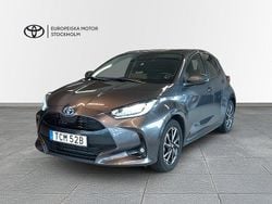 Mörkgrå Begagnad 2023 Toyota Yaris Hybrid Active Halvkombi | 239 900 kr (Marknadspris)