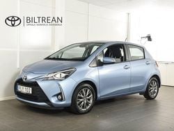 Ljusblå Begagnad 2017 Toyota Yaris Active Halvkombi | 118 900 kr (Marknadspris)