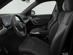 Svart Ny 2025 BMW X1 Comfort Edition SUV | 688 500 kr