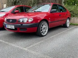 Röd Begagnad 2001 Toyota Corolla Halvkombi | 29 990 kr (Dyr)