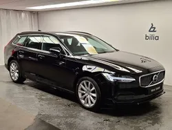 Svart Begagnad 2022 Volvo V90 Momentum Kombi | 359 000 kr (Marknadspris)