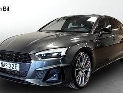 Grå Begagnad 2022 Audi A5 Sportback Competition Halvkombi | 444 000 kr (Marknadspris)