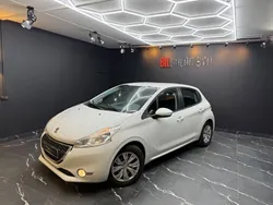 Vit Begagnad 2013 Peugeot 208 Halvkombi | 49 900 kr (Marknadspris)