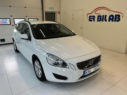 Vit Begagnad 2011 Volvo V60 Momentum Kombi | 114 900 kr (Marknadspris)