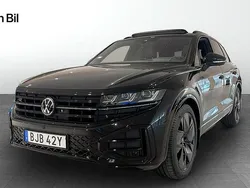 Svart (grenadilla black metallic) Ny 2025 VW Touareg R-line SUV | 1 036 000 kr (Dyr)