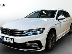Vit Begagnad 2021 VW Passat R-line Kombi | 309 900 kr (Marknadspris)