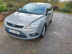 Grå Begagnad 2010 Ford Focus Platinum Kombi | 19 000 kr (Marknadspris)