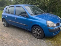 Blå Begagnad 2002 Renault Clio II Expression Halvkombi | 22 000 kr (Lite dyr)
