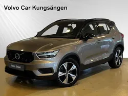 Grå Begagnad 2022 Volvo XC40 R-Design SUV | 329 900 kr (Marknadspris)