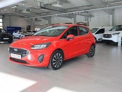 Röd Begagnad 2022 Ford Fiesta Titanium Halvkombi | 139 800 kr (Marknadspris)