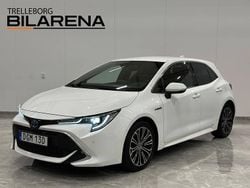Vit Begagnad 2019 Toyota Corolla Hybrid Executive Halvkombi | 199 900 kr (Marknadspris)