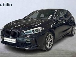 Svart Begagnad 2023 BMW 118 Halvkombi | 269 900 kr