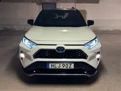 Vit Begagnad 2021 Toyota RAV4 Hybrid Premium SUV | 449 000 kr (Bra pris)