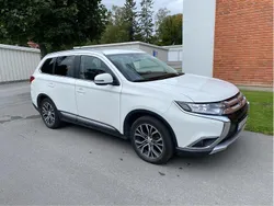 Vit Begagnad 2016 Mitsubishi Outlander Comfort Edition SUV | 110 000 kr (Marknadspris)