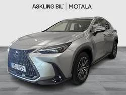 Ljusgrå (grå) Begagnad 2023 Lexus NX450h+ Executive Line SUV | 599 000 kr (Marknadspris)