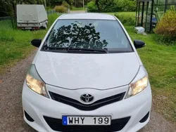 Vit Begagnad 2014 Toyota Yaris Life Halvkombi | 55 000 kr