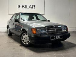 Grå Begagnad 1989 Mercedes E300 Sedan | 84 990 kr