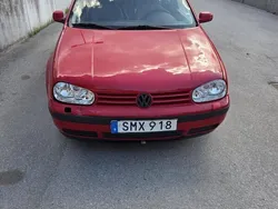 Röd Begagnad 2001 VW Golf IV Basis Halvkombi | 16 300 kr (Marknadspris)
