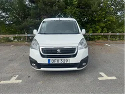Vit Begagnad 2016 Peugeot Partner Minibuss | 65 000 kr (Marknadspris)