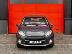 Grå Begagnad 2015 Ford Fiesta Titanium Halvkombi | 49 900 kr (Superpris)