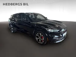 Svart Begagnad 2021 Ford Mustang Mach-E Standard Range SUV | 344 500 kr (Bra pris)