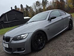 Grå Begagnad 2009 BMW 335 M Sport Sportkupé | 145 000 kr (Marknadspris)