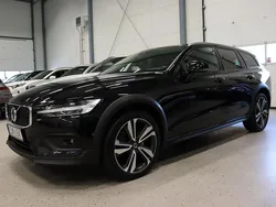 Svart Begagnad 2020 Volvo V60 CC Momentum Kombi | 324 800 kr (Lite dyr)