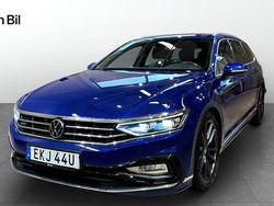 Blå Begagnad 2021 VW Passat R-line Kombi | 289 900 kr (Marknadspris)