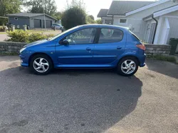 Blå Begagnad 2005 Peugeot 206 Halvkombi | 28 000 kr (Marknadspris)