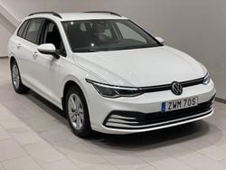 Pure white Begagnad 2023 VW Golf VIII Kombi | 174 900 kr (Superpris)