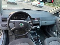 Silver Begagnad 2002 Skoda Fabia Sedan | 20 000 kr (Marknadspris)