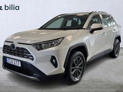 Vit Begagnad 2022 Toyota RAV4 Hybrid Active SUV | 353 900 kr (Marknadspris)