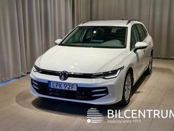 Vit Begagnad 2025 VW Golf VIII Life Kombi | 329 900 kr (Marknadspris)