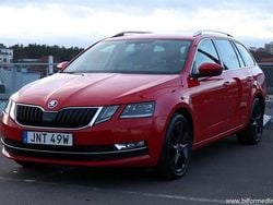Röd samma som bilen Begagnad 2020 Skoda Octavia Kombi | 168 500 kr (Superpris)