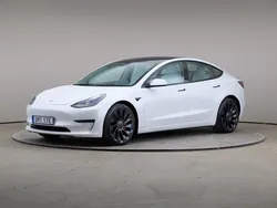 Vit Begagnad 2021 Tesla Model 3 Performance Sedan | 295 000 kr (Marknadspris)